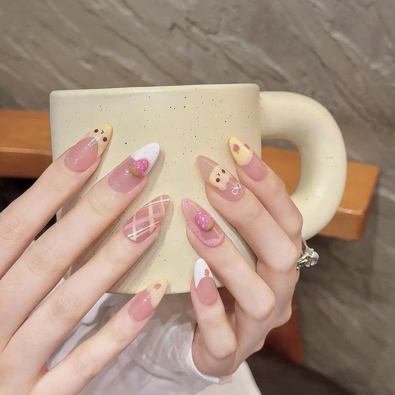 10 Buah Seni Kuku Oval Sedang  - Nail Art Strawberry ulasan dan harga